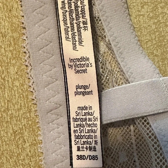 Victoria's Secret Incredible by VS Padded Plunge Bra  Light Lilac 38D NWOT’s - Picture 9 of 10